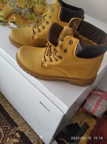 берцы лова зимние: Зимние мужские ботинки, цвет горчично‑жёлтый - Модель: классические