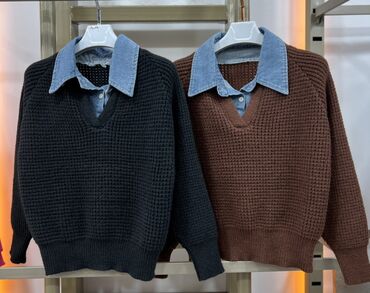 qadin pencekleri: Qalın toxumalı trikotaj sviter-bluz kombini. Model V-kəsimli yaxa ilə