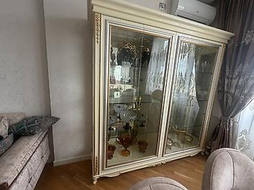 Оборудование для магазинов: Klassik üslublu şüşə vitrin-dolab - Rəng: krem/ivori korpus, qızılı — 3