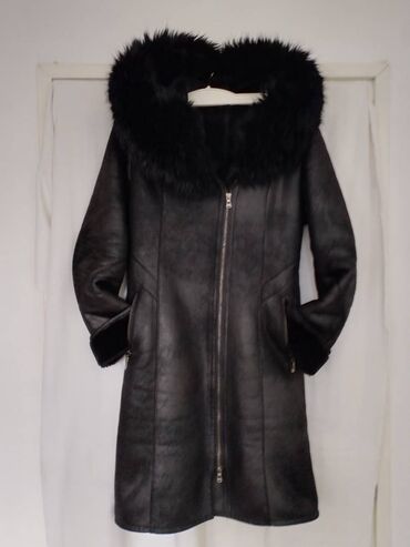 Krzneni kaputi: Monton intenzivno crne boje sa kapuljacom i punijim toplim krznom na lalafo.rs — 11 Krzneni kaputi: Monton intenzivno crne boje sa kapuljacom i punijim toplim krznom — 11