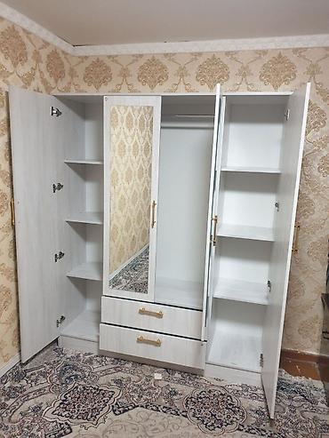 Ev üçün mebel: Üç qapılı paltar şkafı - Material: ağ-açıq palıd tonlarında — 1