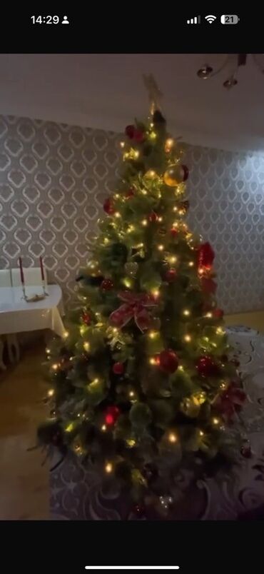 подставка для цветов: Yeni il üçün tam bəzədilmiş süni şam ağacı - Hündürlük: təxminən