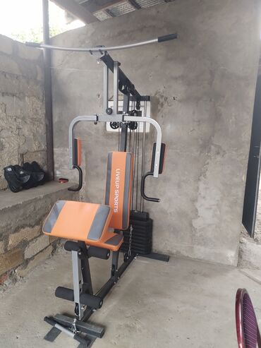 Боксерские груши: Bu, evdə məşqlər üçün nəzərdə tutulmuş çoxfunksiyalı bir fitnes