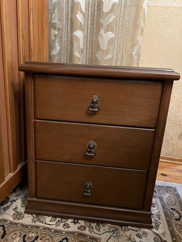 Kabellər: Material:Göyrüş.Taxt yanı tumba