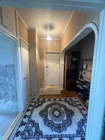 частный дом бишкеке: 3 комнаты, 61 м², 105 серия, 5 этаж, Старый ремонт