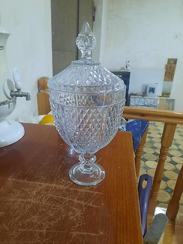 bezek esyasi: Kristal qab – qapaqlı və ayaqlı - Material: şəffaf kəsim naxışlı — 1