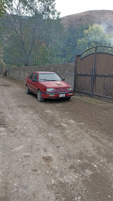 потолок на гольф: Volkswagen Vento: 1992 г., Седан