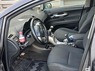 Toyota: Toyota Auris hatchback Xüsusiyyətlər: - Kuzov: 5 qapılı hatchback — 4