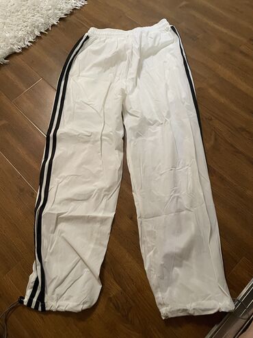 Спортивная форма: Белые штаны новые без дефектов