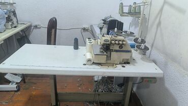 Швейные машины: Швейная машина Оверлок, Полуавтомат