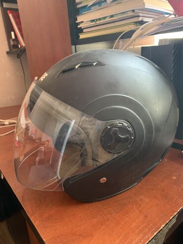 Шлемы: Продаю шлем носил месяц состояние нового