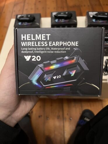 Qulaqcıqlar: Motosiklet dəbilqəsi üçün Y20 Wireless Earphone Xüsusiyyətlər: - — 1