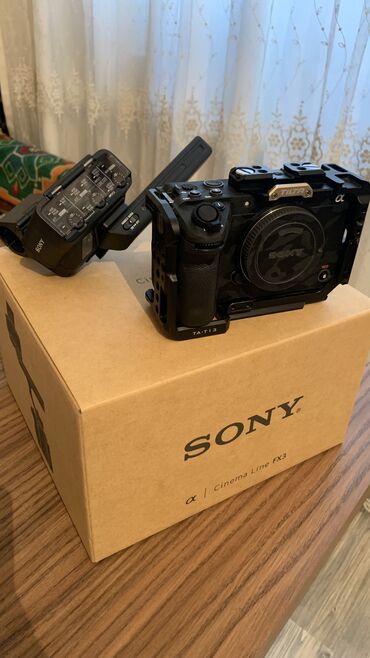 sony a6400: Salam.Probeqi 1829.Çox az istifadə olunub.Üstündə 100 dollarlıq bahalı