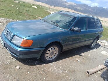 диски rays: Универсал Audi 100 Avant в бирюзовом цвете. Автомобиль оснащен