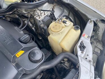 Mercedes-Benz: Mercedes-Benz E-Class: 2.8 l | 2000 il Sedan — 26