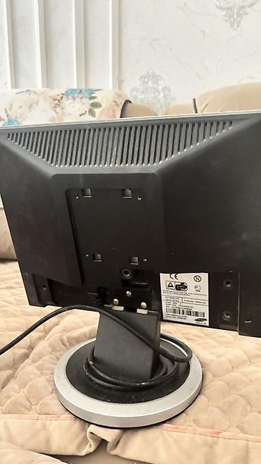 samsung 980: Samsung SyncMaster 540N LCD monitor - Ekran ölçüsü: 17" - Format: 5:4 — 2