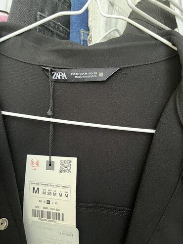 Səsgücləndiricilər, qulaqlıqlar və mikrofonlar: Zara teze etiketli don, M razmer

balon etek (içe qatlanmış)modelidir — 25