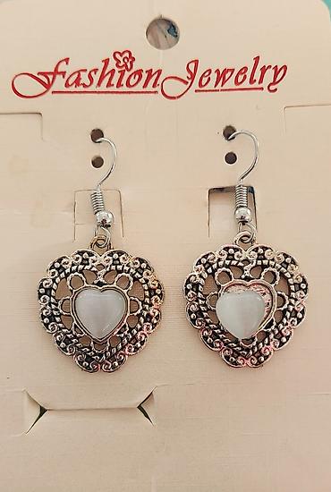 Серьги: Продаю новые серьги. Остались после закрытия торговой точки. Цены — 18