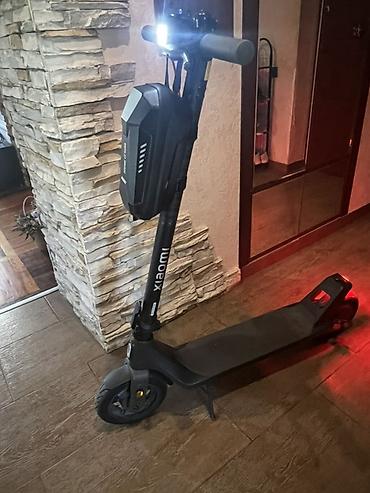 skuter xiaomi: Xiaomi elektrik skuter. Şəkillərdə qara rəngli, minimalist dizayna — 6