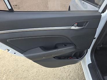 Hyundai: Hyundai Elantra: 2020 г., Седан — 18