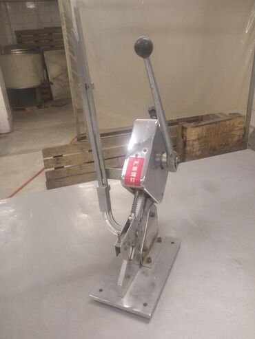 Консервация и мясные изделия: Продается оборудование для колбасного цеха. Возможна сдача цеха в — 8