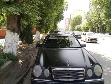 мерседес 1980: Mercedes-Benz 220: 1998 г., 2.4 л, Автомат, Бензин, Минивэн