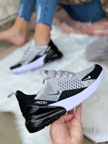 Patike: Nike air max 270 patike

Novo
Brojevi 36 do 41

fb Moja Kupovina 1 — 9