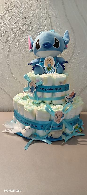 Uşaq bezlərindən hazırlanmış 2 mərtəbəli hədiyyə “tort”. Mavi temada