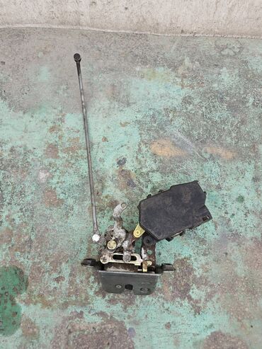 Замки: Замок багажника Subaru 1995 г., Б/у, Оригинал, Германия — 3