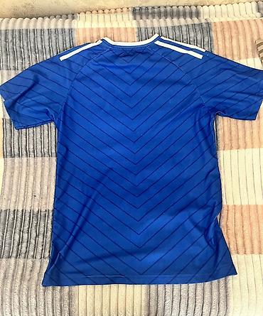 idman geyim: QarabağFK forması M razmer ideal vezyetdedi az geyinilib. 10 azn — 2