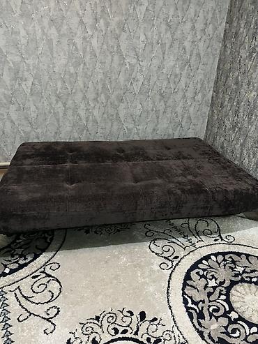 sofa bed: Прямой диван-клик-клак, обитый мягким велюром темно-шоколадного цвета — 6