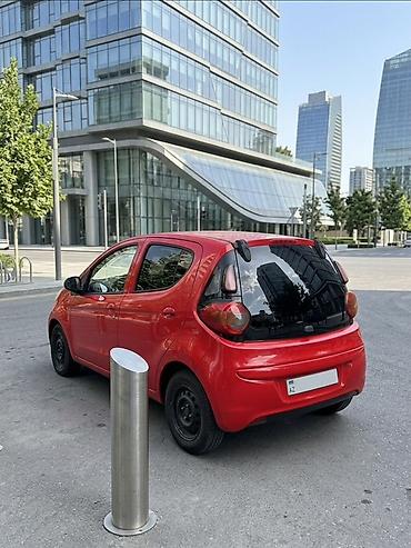 mini karavan: Şəhər üçün kompakt hetçbek – qırmızı rəngdə 5 qapılı. Texniki və — 1