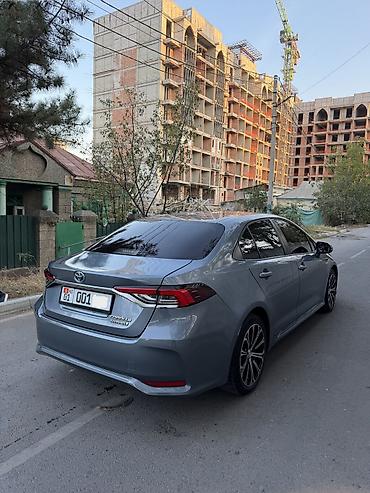 Toyota: Toyota Corolla: 2023 г., 1.8 л, Вариатор, Гибрид, Седан — 4