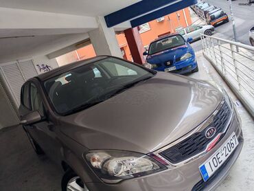 Kia: Kia Ceed: 1.6 l. | 2010 έ. Χάτσμπακ — 3