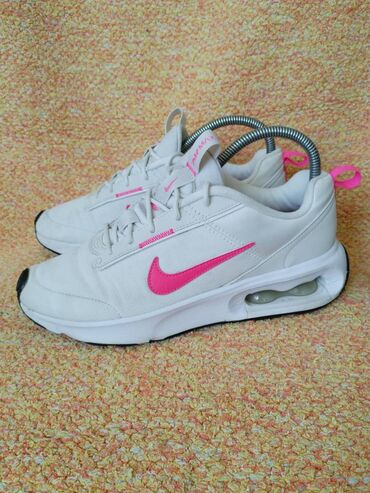 Women's Sneakers and athletic shoes: Nike, 40.5 — 1