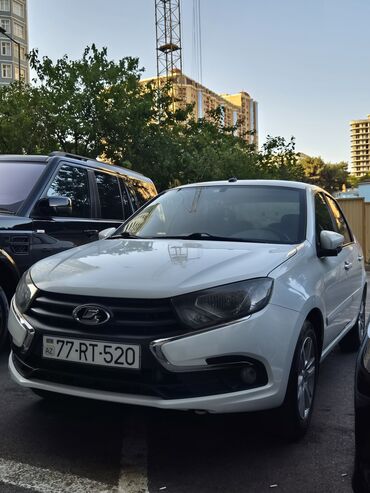VAZ (LADA): Barter de var Lada Granta modelinin bu ağ rəngli sedanı dörd qapıya və — 8