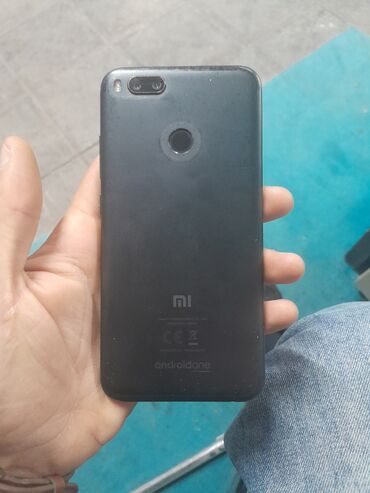 телефоны fly 441: Xiaomi Mi A1, 4 GB, rəng - Qara, 
 Qırıq, Düyməli, Sensor