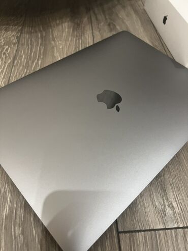 Apple MacBook: Apple MacBook, 13.3 ", Apple M1, 256 GB — 2