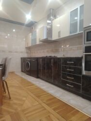 Uzunmüddətli kirayə mənzillər: Şəhərin mərkəzində 3otaqlı mənzil icarəyə verilir.İşığı suyu — 21