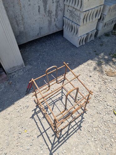 Beton dirəklər: Hər ölcüdə beton dirəklər .yol isarələri.kabel isarələri kanalzasiya — 11