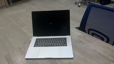 Apple MacBook: Apple MacBook, 13.3 ", Intel Core i5, 256 GB — 22