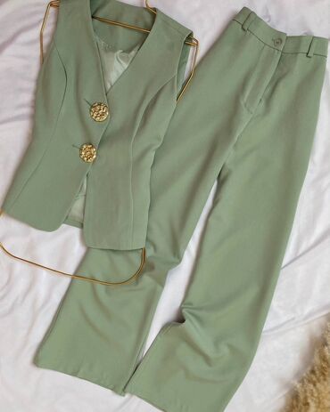 Kompleti: • Komplet ||
• Veličine: S M L — 6