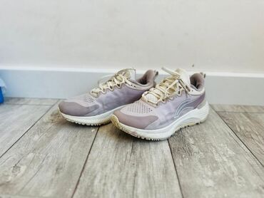 женские красные кроссовки: Li-ning 100% original б/у 40размер больше мерка женские писать в