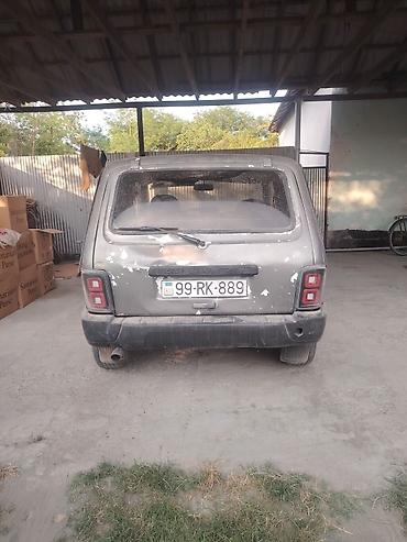 elektrikli scooter en ucuz: LADA Niva (VAZ 2121/21213) off-road avtomobili - Kuzov: 3 qapılı, boz — 4