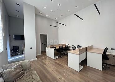 150 m2 ofislər: Müasir ofis mebeli komplekti təqdim olunur. Dəst iş mühiti üçün — 1