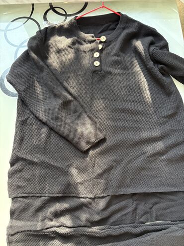 Dəstlər, kostyumlar: Kostum yaz ayları ucun pambıq serın yenıdır 65 azn alınıb 30 azn — 9