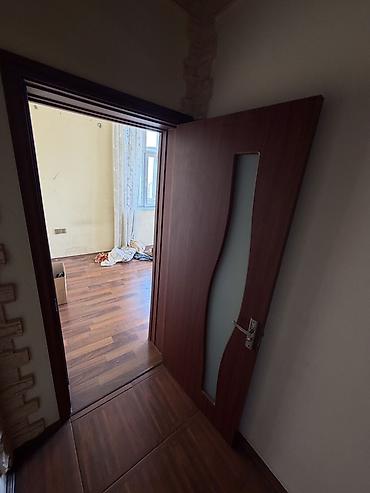 Otaq qapıları: Gapilar yaxsi veziyetde 4 ed suseli 2 ed susesiz MDF/laminat daxili — 12