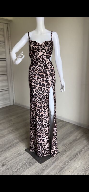 Ziyafət donları: Baha qiymete alinib. 1 defe geyinilib. Razmer "S" Elaqe ucun WhatsApp — 9