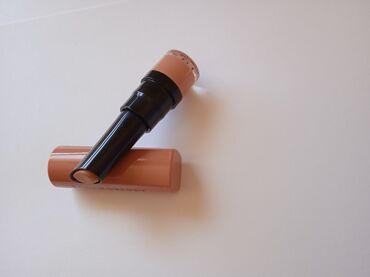 Šminka: Bourjois mat karmin 01 izuzetno dugotrajan, isprobana nijansa samo — 8