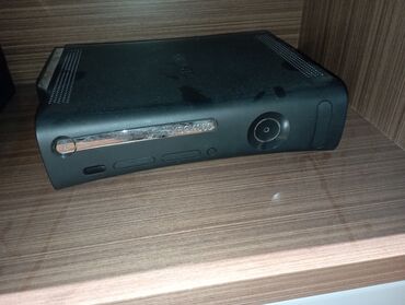 Xbox One: Xbox one və xbox 360 Bezi ustunde ciziqlar var amma ishlemeyine